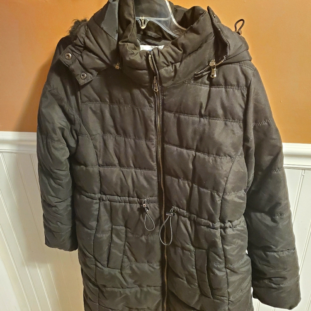 Black Old Navy Maternity down puffer jacket